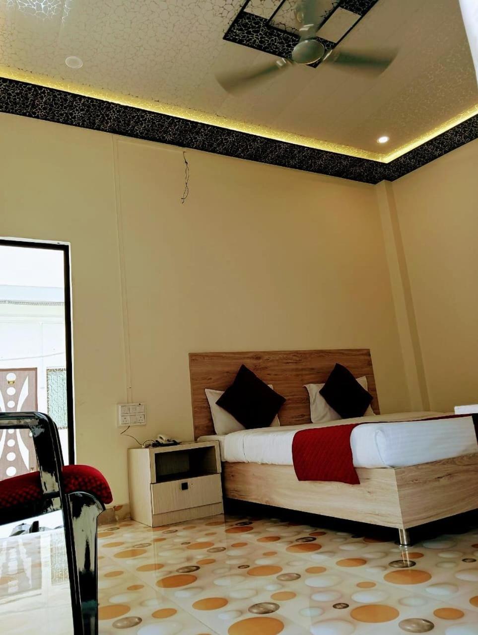 The Anandvan Palace- 300 Meter From Harishchandra Ghat *